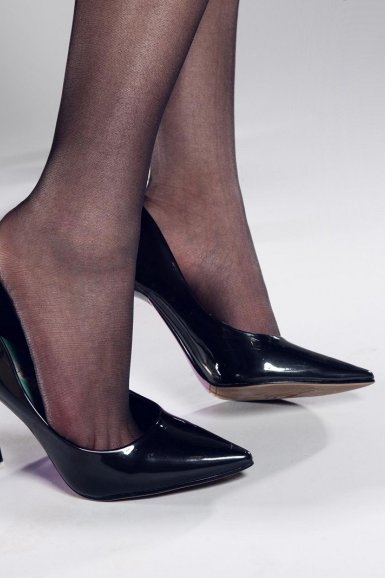 开云体育下载-麻辣鸡评论孟美岐怎么回事 两人之间什么关系要合作了吗(图2) 开云入口